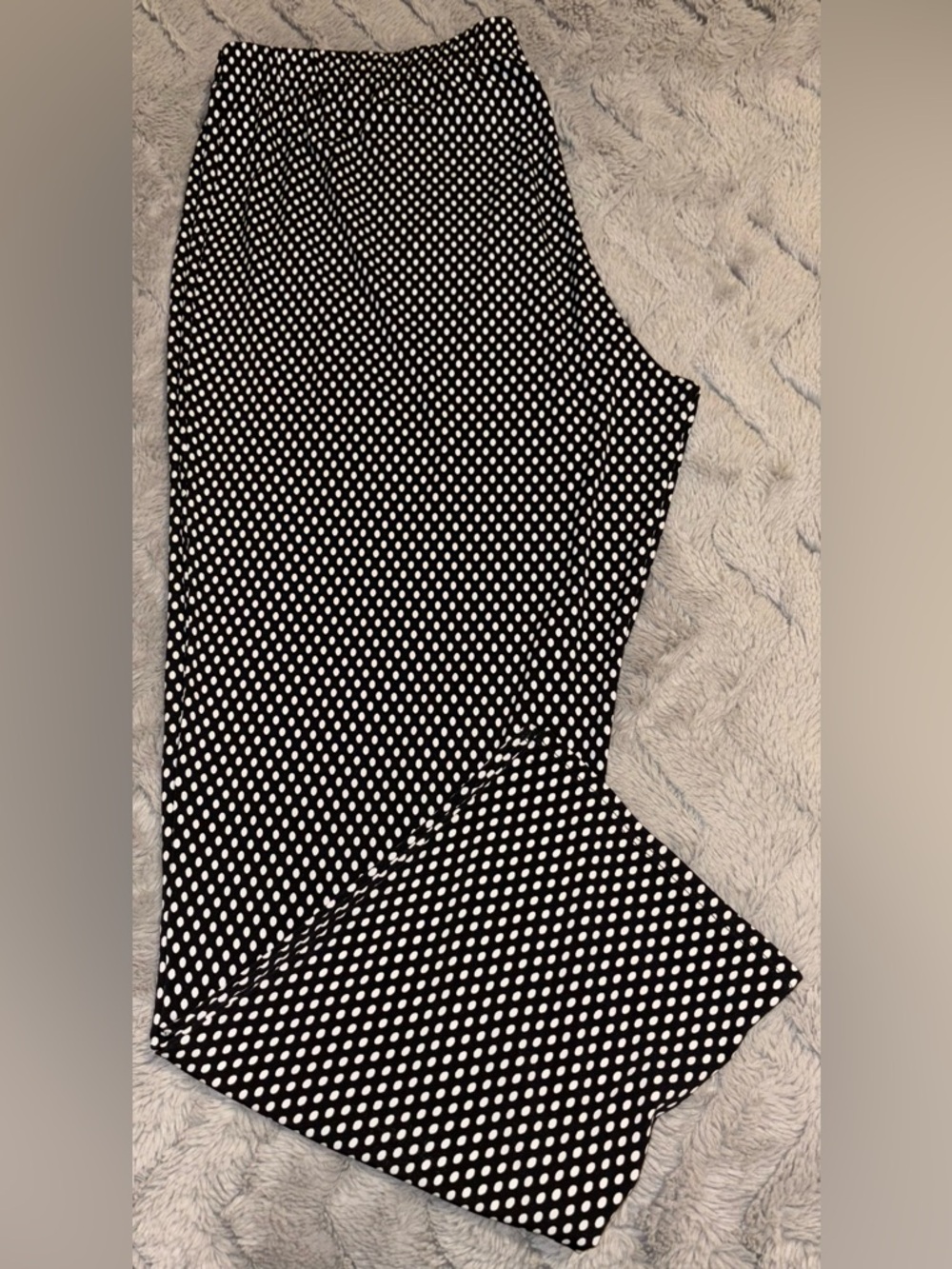 Easywear by Chico’s black/white polka dot print pull-on slim leg pants Size 2